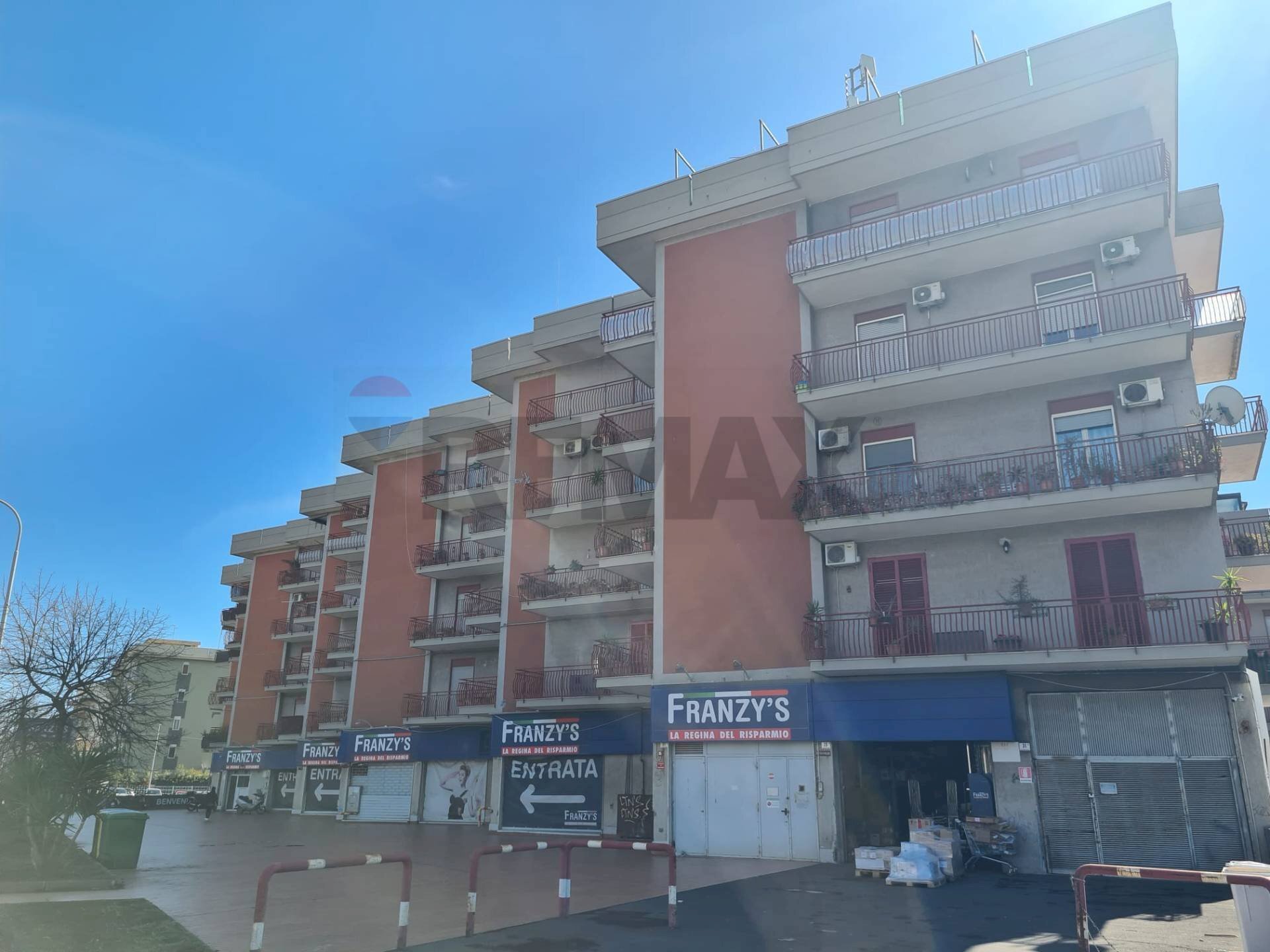 Edificio all\'aperto - Box Via Mariannina Coffa Caruso
 
2/D int. 18, Catania - foto 1