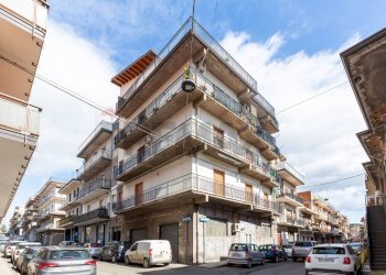 Edificio all\'aperto - Quadrilocale VIA UGO FOSCOLO
 
4, Paterno - foto 1