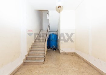 Scale - Quadrilocale VIA UGO FOSCOLO
 
4, Paterno - foto 4