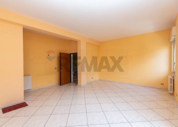 Stanza vuota - Quadrilocale VIA UGO FOSCOLO
 
4, Paterno - foto 8