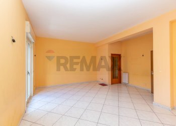 Stanza vuota - Quadrilocale VIA UGO FOSCOLO
 
4, Paterno - foto 9