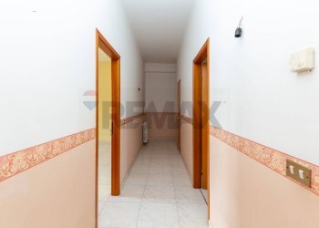 Hall / corridoio - Quadrilocale VIA UGO FOSCOLO
 
4, Paterno - foto 13