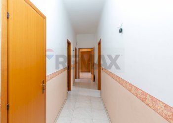 Hall / corridoio - Quadrilocale VIA UGO FOSCOLO
 
4, Paterno - foto 14