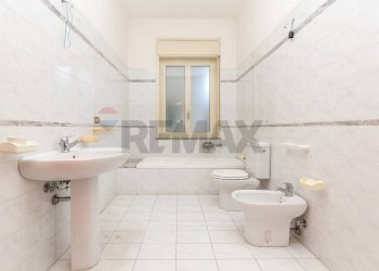 Bagno - Quadrilocale VIA UGO FOSCOLO
 
4, Paterno - foto 20