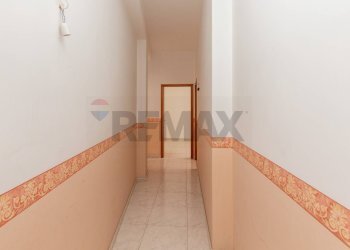 Hall / corridoio - Quadrilocale VIA UGO FOSCOLO
 
4, Paterno - foto 24