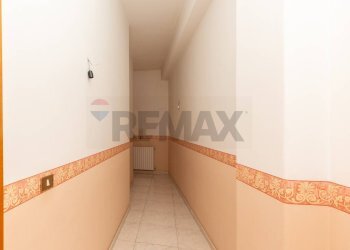 Hall / corridoio - Quadrilocale VIA UGO FOSCOLO
 
4, Paterno - foto 25