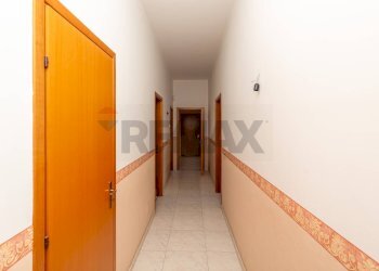 Hall / corridoio - Quadrilocale VIA UGO FOSCOLO
 
4, Paterno - foto 29