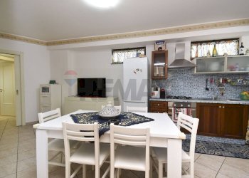 Sala da pranzo - Two-room apartment via zara
 
14, Giardini-Naxos - photo 6