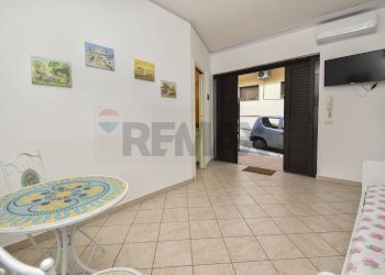 Soggiorno - Three-room apartment via zara
 
14, Giardini-Naxos - photo 13