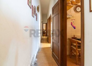 Hall / corridoio - Quadrilocale Via Emanuele Bellia
 
116, Paterno - foto 4