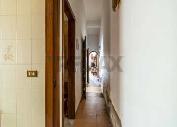 Hall / corridoio - Quadrilocale Via Emanuele Bellia
 
116, Paterno - foto 15