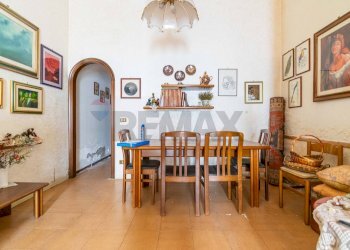 Sala da pranzo - Quadrilocale Via Emanuele Bellia
 
116, Paterno - foto 19