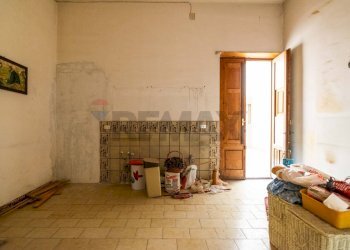 Stanza vuota - Quadrilocale Via Emanuele Bellia
 
116, Paterno - foto 27