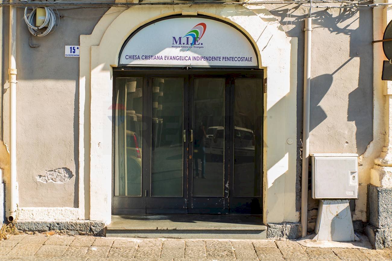 Edificio all\'aperto - Locale Commerciale Piazza Crocifisso Maiorana
 
15, Catania - foto 1