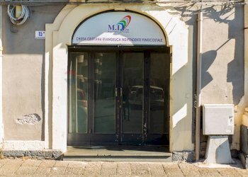 Edificio all\'aperto - Locale Commerciale Piazza Crocifisso Maiorana
 
15, Catania - foto 1