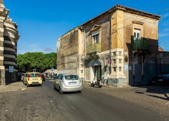 Edificio all\'aperto - Locale Commerciale Piazza Crocifisso Maiorana
 
15, Catania - foto 2