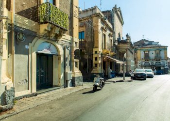 Edificio all\'aperto - Locale Commerciale Piazza Crocifisso Maiorana
 
15, Catania - foto 3