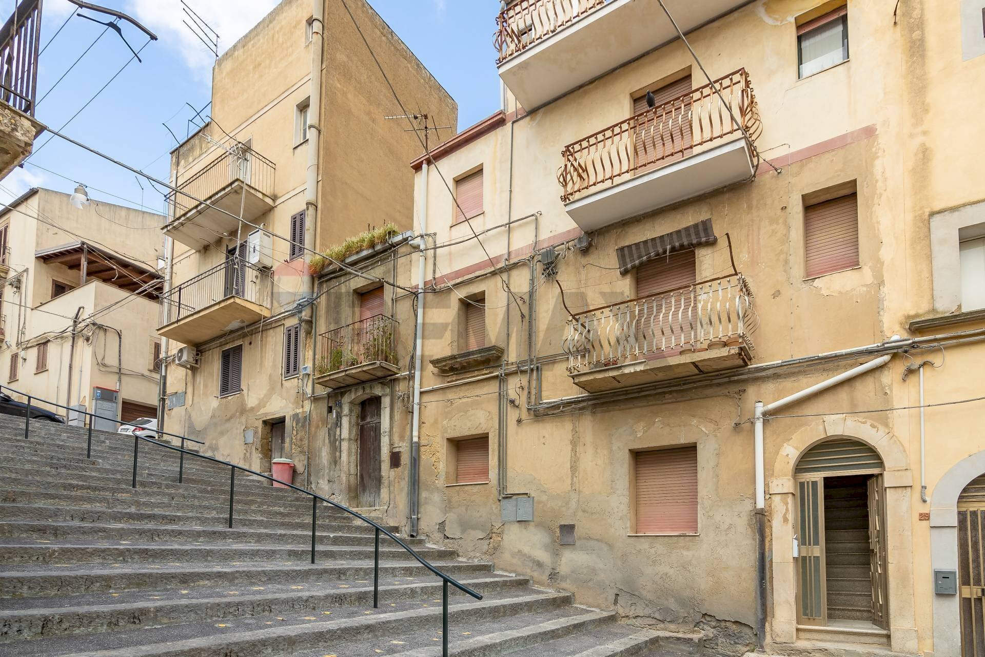 Edificio all\'aperto - Quadrilocale Via Lo Nobile
 
27, Caltagirone - foto 1