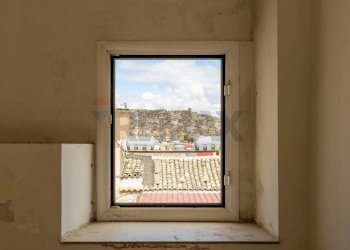 Dettagli - Quadrilocale Via Lo Nobile
 
27, Caltagirone - foto 4