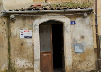 Edificio all\'aperto - Casa indipendente Via De Caro
 
8, Caltagirone - foto 1