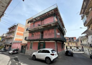 Edificio all\'aperto - Quadrilocale Via Del Frantoio
 
42, Catania - foto 1