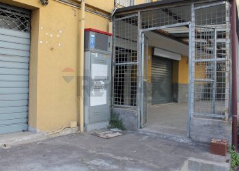 Edificio all\'aperto - Locale Commerciale Via Calatabiano
 
55, Catania - foto 12
