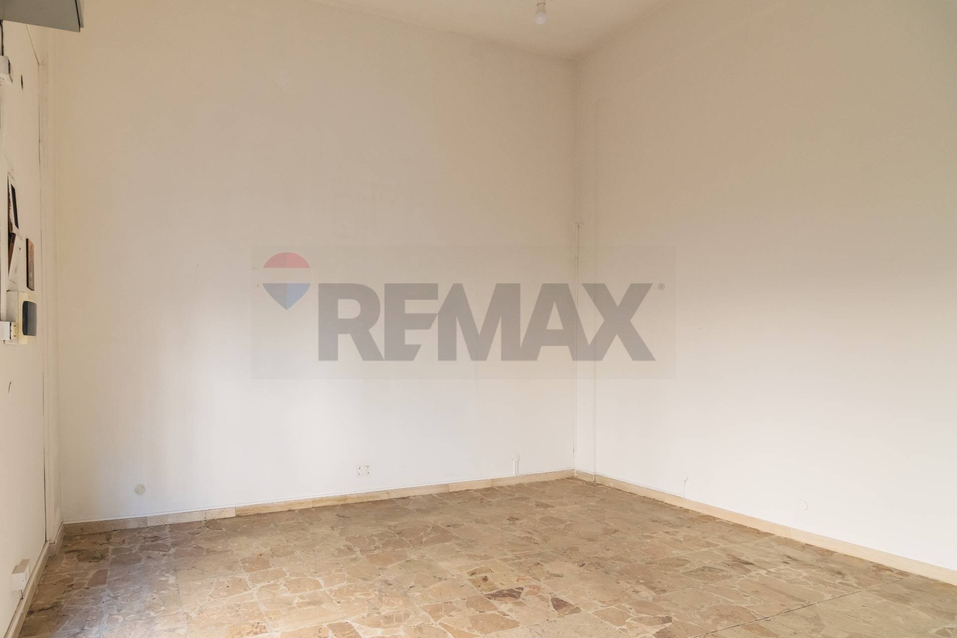 Stanza vuota - Negozio Via Sebastiano Lisi Sacerdote e Letterato
 
10, Giarre - foto 3