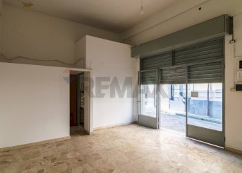 Stanza vuota - Negozio Via Sebastiano Lisi Sacerdote e Letterato
 
10, Giarre - foto 5