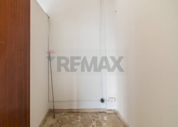 Stanza vuota - Negozio Via Sebastiano Lisi Sacerdote e Letterato
 
10, Giarre - foto 7