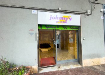 Edificio all\'aperto - Shop Largo Rosolino Pilo
 
42, Catania - photo 1