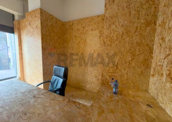 Dettagli - Shop Largo Rosolino Pilo
 
42, Catania - photo 13