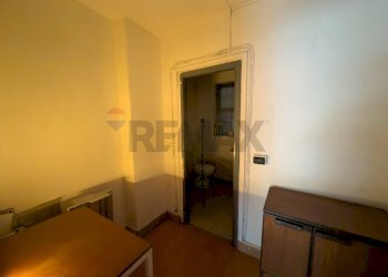 Camera / camera da letto - Shop Largo Rosolino Pilo
 
42, Catania - photo 20