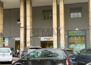 Edificio all\'aperto - Shop Largo Rosolino Pilo
 
42, Catania - photo 27