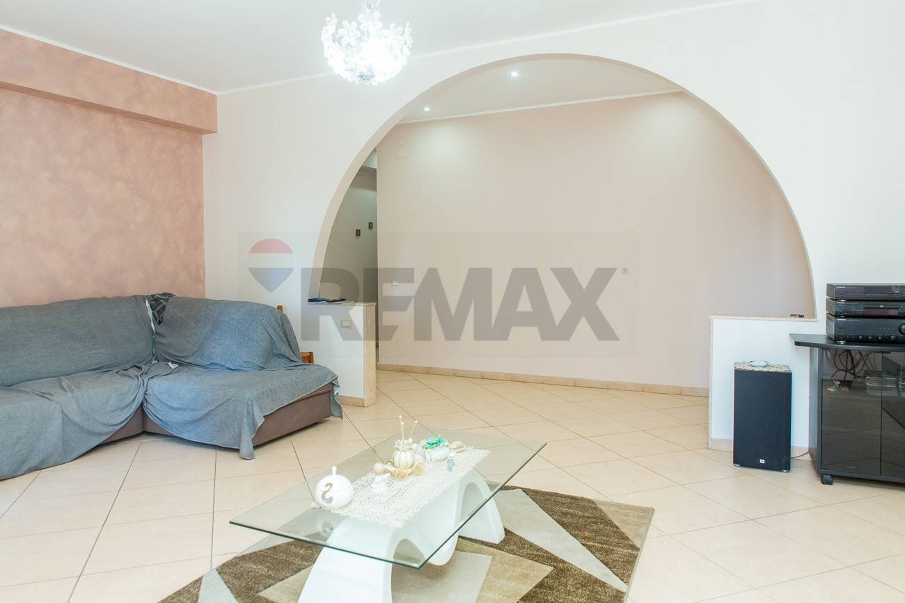 Soggiorno - Quadrilocale via libertà
 
50, Aci Catena - foto 2