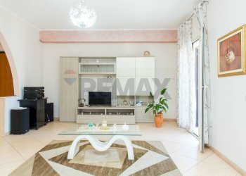 Soggiorno - Quadrilocale via libertà
 
50, Aci Catena - foto 1