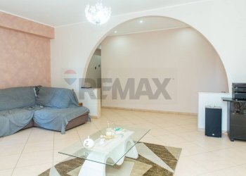 Soggiorno - Quadrilocale via libertà
 
50, Aci Catena - foto 2