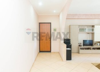 Soggiorno - Quadrilocale via libertà
 
50, Aci Catena - foto 5