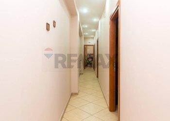 Hall / corridoio - Quadrilocale via libertà
 
50, Aci Catena - foto 9