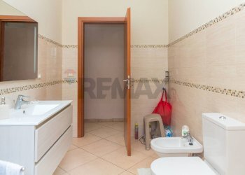 Bagno - Quadrilocale via libertà
 
50, Aci Catena - foto 16
