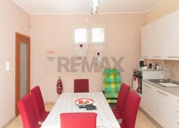 Sala da pranzo - Quadrilocale via libertà
 
50, Aci Catena - foto 18