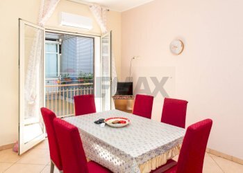 Sala da pranzo - Quadrilocale via libertà
 
50, Aci Catena - foto 20