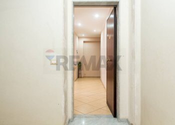 Hall / corridoio - Quadrilocale via libertà
 
50, Aci Catena - foto 21