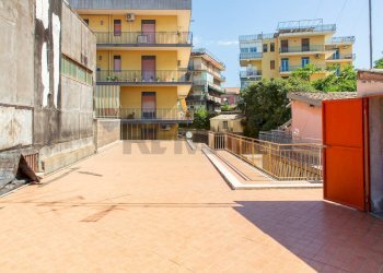 Edificio all\'aperto - Quadrilocale via libertà
 
50, Aci Catena - foto 24