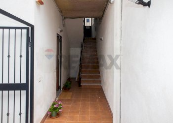 Scale - Bilocale Via Cave Villarà
 
7, Catania - foto 11