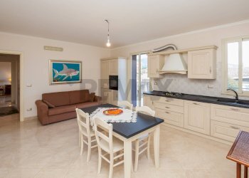 Sala da pranzo - Appartamento via mario rapisardi
 
8, Fiumefreddo di Sicilia - foto 4