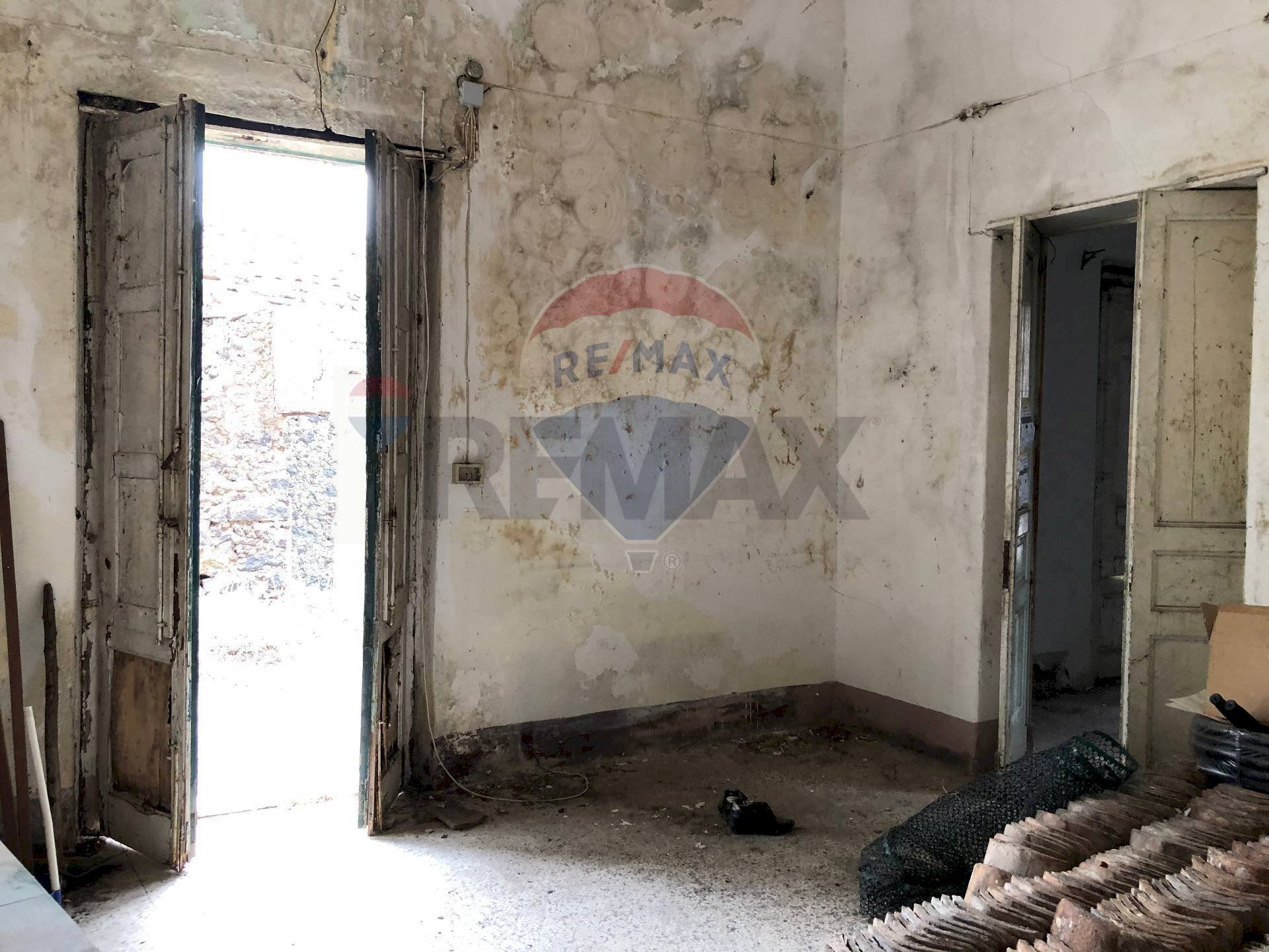 Stanza vuota - Rustico Via Sciara
 
46, Tremestieri Etneo - foto 3