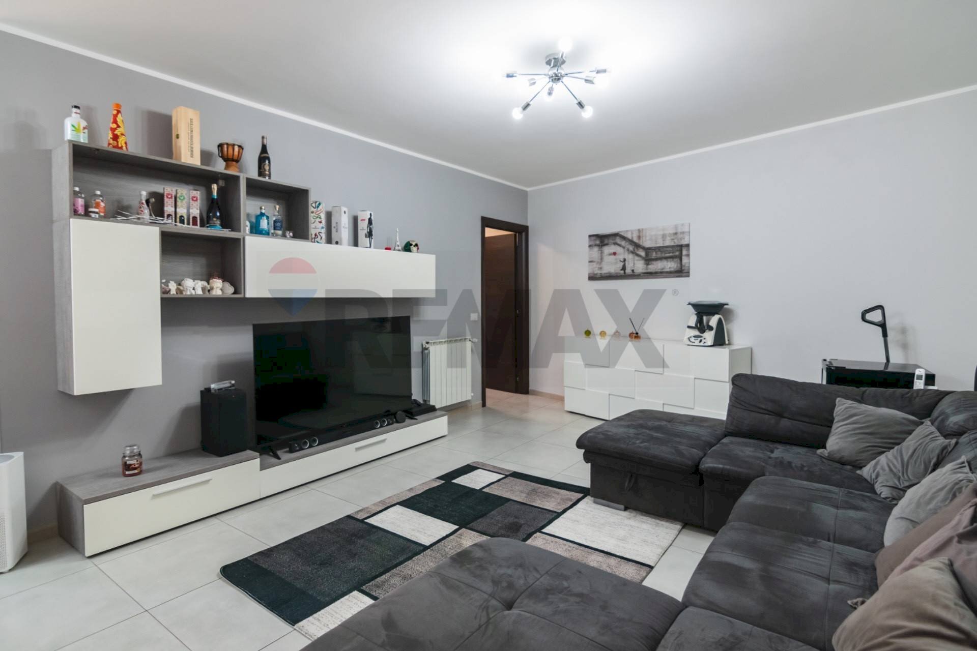 Soggiorno - Quadrilocale Viale Papa Giovanni XXIII
 
38, Camporotondo Etneo - foto 1