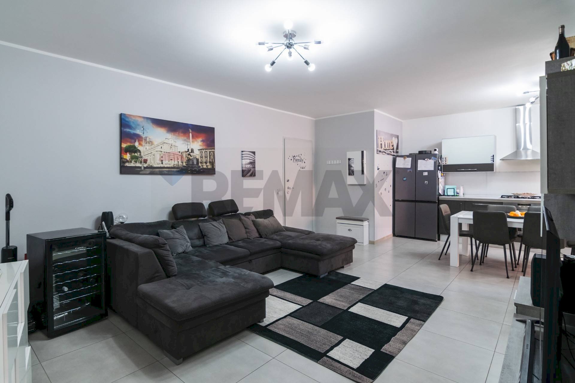 Sala da pranzo - Quadrilocale Viale Papa Giovanni XXIII
38, Camporotondo Etneo - foto 2