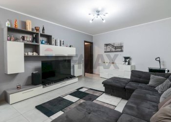 Soggiorno - Quadrilocale Viale Papa Giovanni XXIII
 
38, Camporotondo Etneo - foto 1