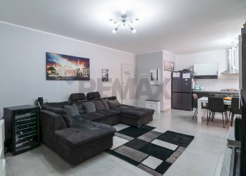 Sala da pranzo - Quadrilocale Viale Papa Giovanni XXIII
 
38, Camporotondo Etneo - foto 2